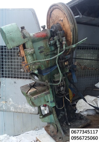 пресс кривошипный  8 тонн усилием производства германии , пресс с кривошипно-шатунным механизмом действия и электрическим питанием , пресс с регулируемым столом, пресс механический германия,олх,предназначен для операций холодной штамповки: вырубки, пробивки, гибки, неглубокой вытяжки , опресcовки  зажимов , скоб и наконечников на проводах , таблетпресс , таблетирование , возможность ручного , операций холодной штамповки из ленты, полосы и штучных заготовок, простота в работе и обслуживании ножного управления, штампы, пуансон , матрица, блоки штампов, пресс предназначен для различных , пресс небольшой кривошипный, пресс механический для небольшого бизнеса, Штампы, блоки штампов ,матрица, пуансон, штамповая оснастка, струбцины , штативы, ручной пресс для штамповки, рычажный ручной пресс для штамповки, пресс гараж , пресс мастерская, предназначен для штамповки деталей на провал, а также других операций штамповки с необходимым усилием до 8 тонн. Ход ползуна регулируемый, , Пресс может работать в нескольких режимах. «Одиночный ход» — кнопочное двуручное управление применяется при штамповке из штучных заготовок с загрузкой и выгрузкой вручную. Имеется возможность управления от педали применяемая при штамповке из листа, полосы или крупногабаритных заготовок, которые в процессе опускания ползуна необходимо удерживать руками.